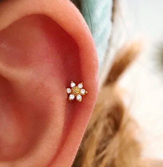 زفاف - CZ Mini Sunflower cartilage earring, small tragus earring, dainty barbell flower stud, helix daith conch earring, tiny flower tragus earring