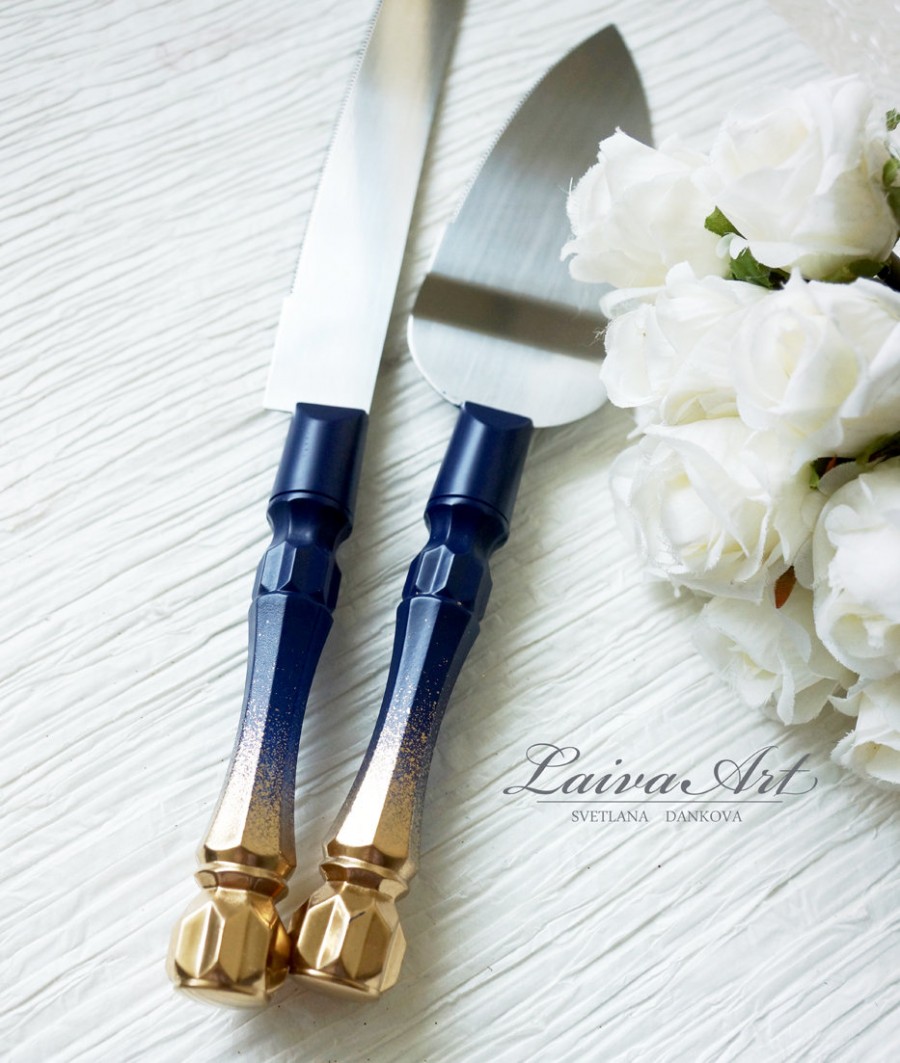 Hochzeit - Navy Blue and Gold Wedding Cake Server and Knife  Personalized Server and Knife Engraved Server Set Cake Cutting Set Gold and Navy Blue Set