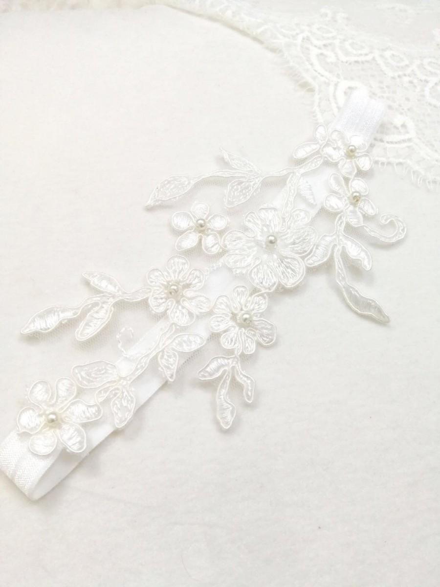 Wedding - ivory lace wedding garter for bride