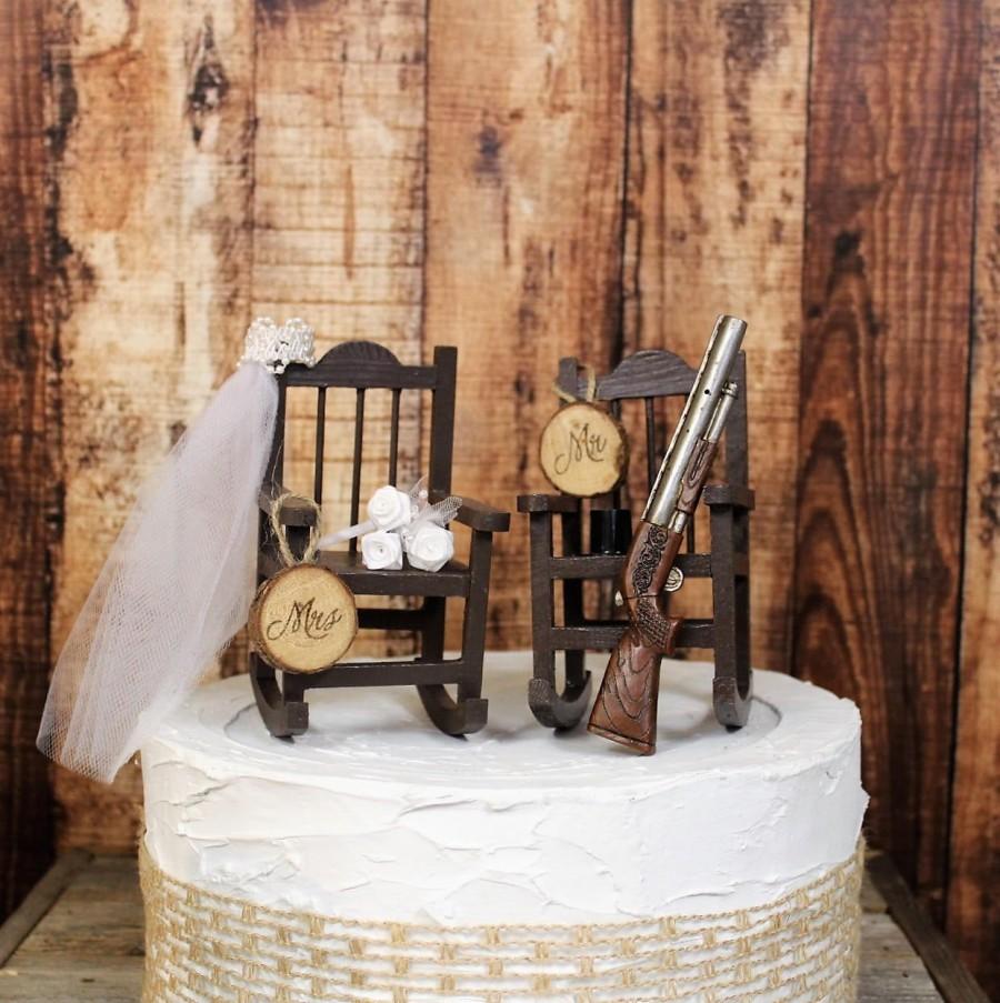 Свадьба - Hunting Wedding Cake Topper, Bride and Groom Wedding Chairs, Personalized Cake Topper, Country-Barn-Wooden-Rustic His and Hers Cake Topper