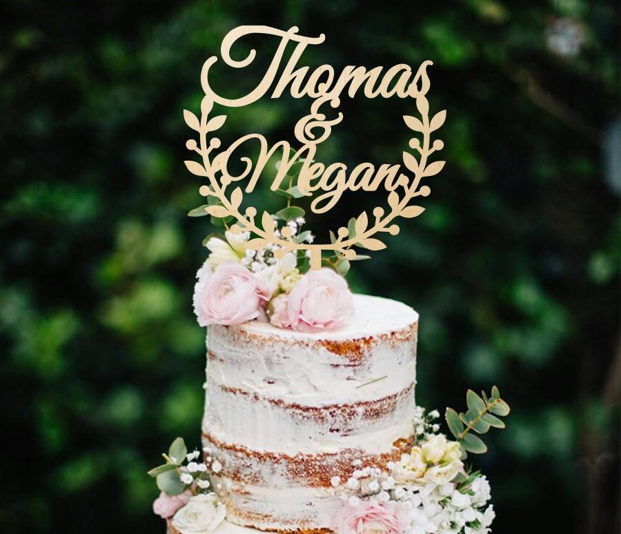 Свадьба - Wooden Cake Topper Names Cake Topper Personalizes Topper Wreath Cake Topper Rustic Cake Topper Wedding Cake Topper Custom Gold Cake Topper