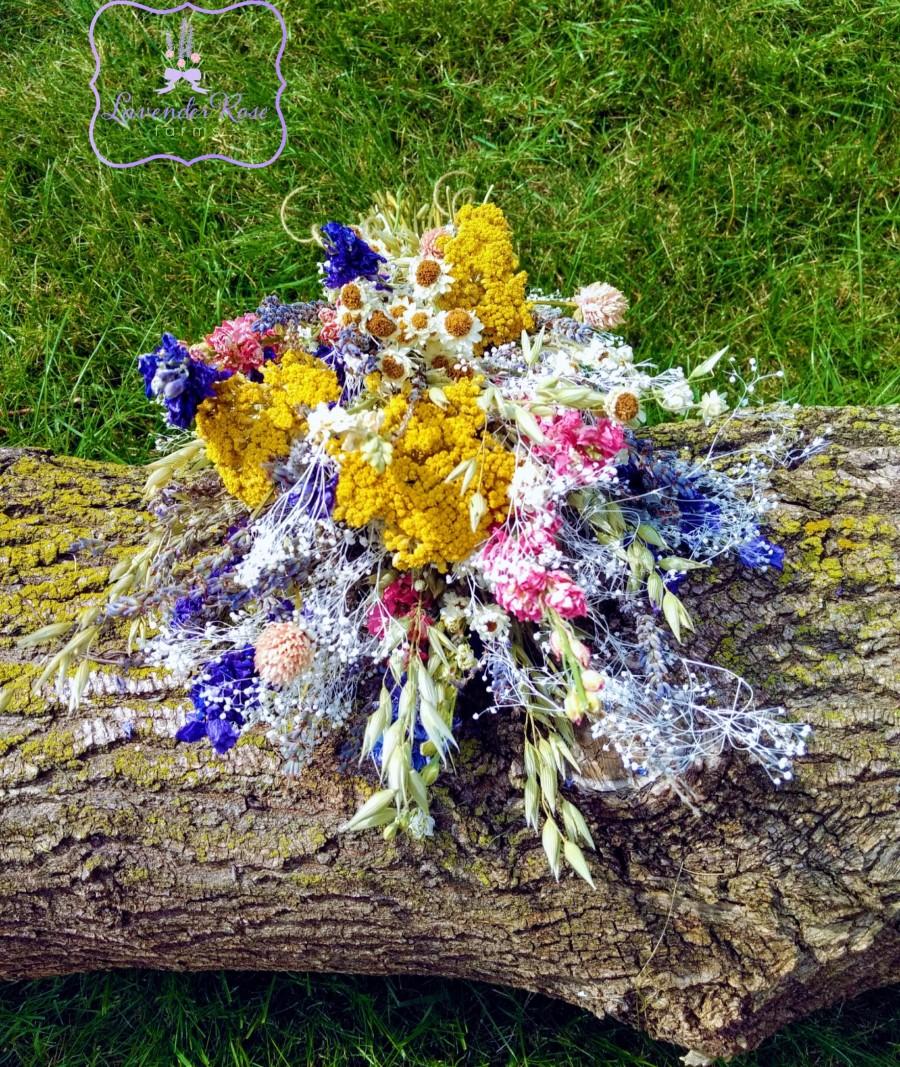Mariage - Country Meadow Wildflower Bouquet. Bridal bqouet, Bridesmaid. Rustic, Country, Meadow Wedding, Lavender, larkspur, oats. Outdoor, rustic