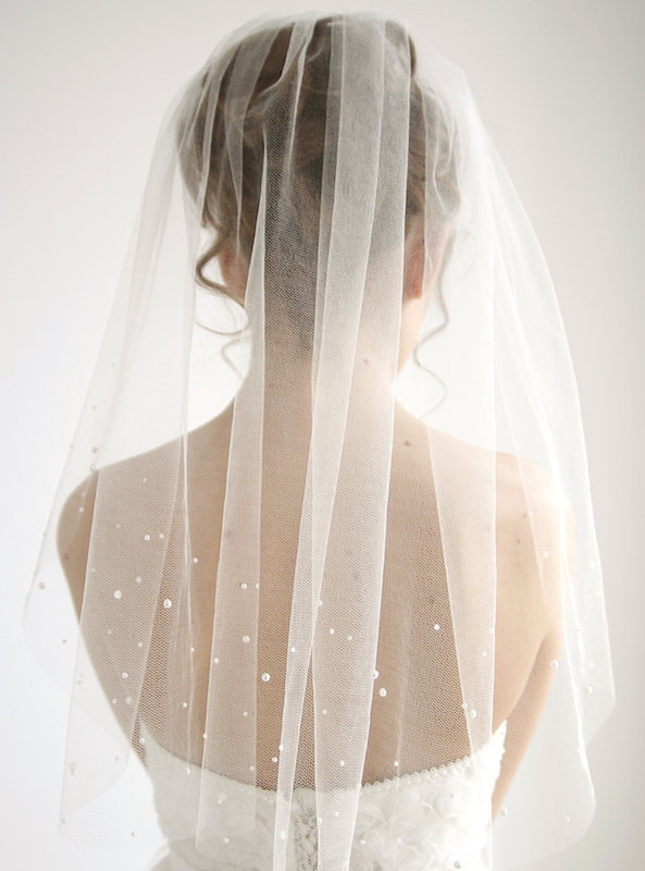 Mariage - Pearls silk tulle wedding veil, 1/ single tier tulle veil, simple wedding veil, short elbow veil, Honey - Style V06