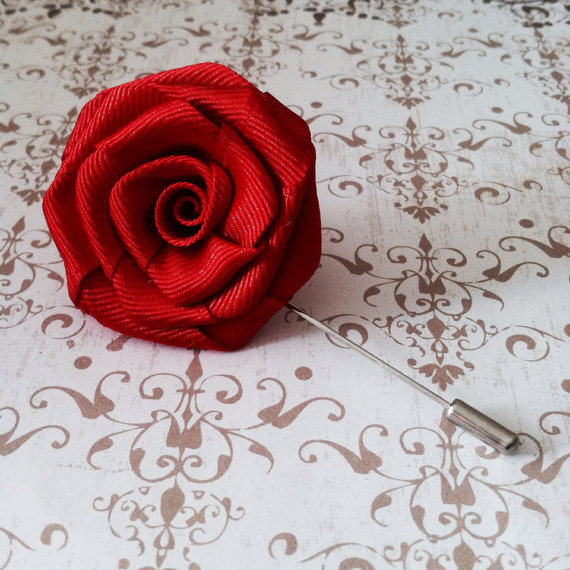زفاف - Mens Flower Lapel - Mens Rose Lapel Pin - Alternative Wedding Boutonniere Brooch- Apple Red Rose Pin  - Valentines Gifts for Him