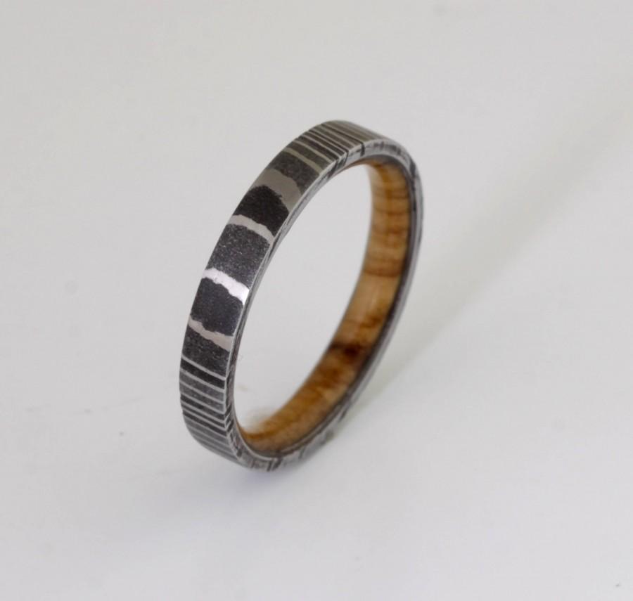 Свадьба - wood ring DAMASCUS steel ring wood wedding band man ring OLIVE WOOD ring inside wood band