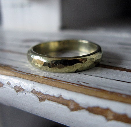 زفاف - 18K Green Gold Mens Wedding Band Hammered Gold Ring Mens Wedding Ring Unique Mens Wedding Band Viking Wedding Ring Mens Wedding Bands Rustic