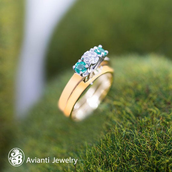 زفاف - Engagement Ring Set, Three Stone Anniversary Ring, Trellis Style Ring,Emerald And Diamond Ring, Engagement With Two Emeralds 