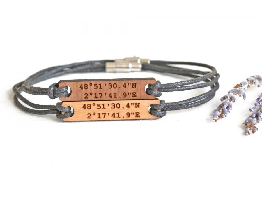 Mariage - Custom Coordinates Bracelet, Location Gift, Cord Bracelet for Men and Women, Engraved Wood Bracelet, Gift For Him Personalised Mens Bracelet
