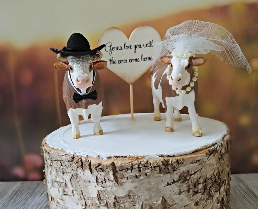 Mariage - cow farmer barn wedding cake topper animal farm wedding country rustic themed bride and groom farmers western ranch cowboy boots rodeo Texas