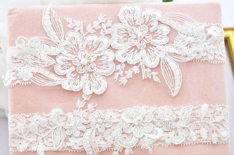 Mariage - Wedding white lace garter set ,Bridal garter set , Crystal  bridal garter . Wedding garter , wedding gift
