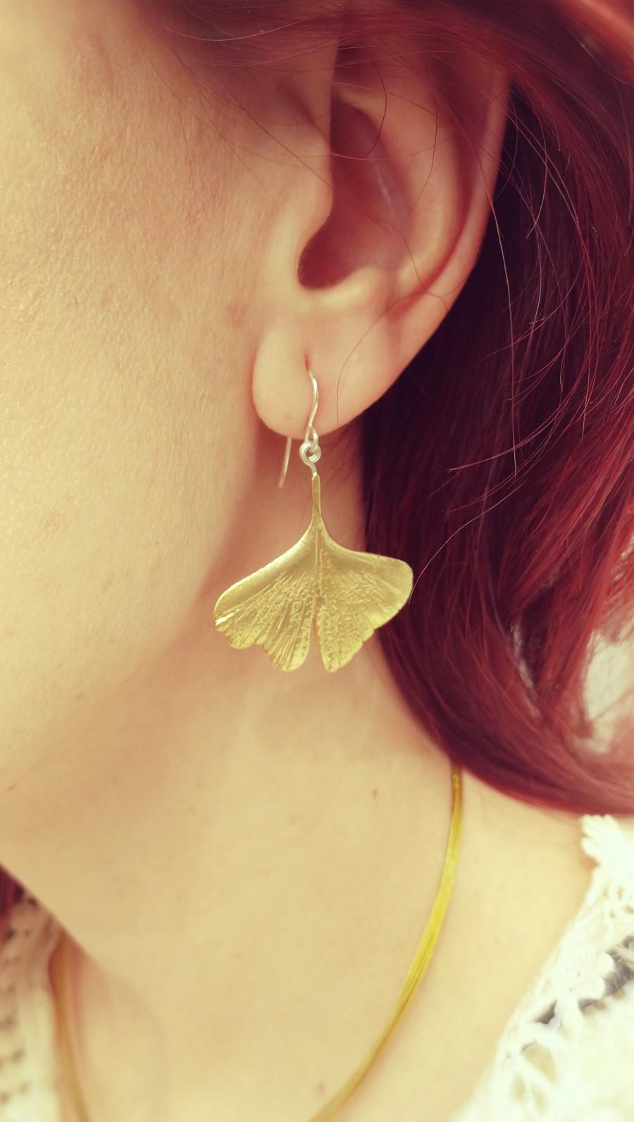 Hochzeit - Ginkgo earrings, Gold Ginkgo Leaf, ginkgo biloba, bronze earrings, leaf earrings, golden bronze, bridesmaid gift, wedding gift, Mom Gift