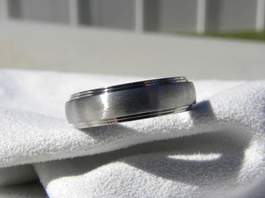 Hochzeit - Wedding Ring, Titanium Ring, Wedding Band, Double Stepped Edges