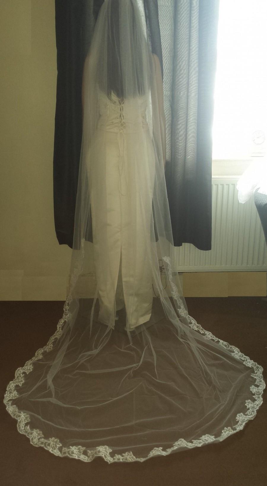 زفاف - Lace Wedding Veil Pale Ivory / Ivory. 3 Meter long wedding veil with lace trim. 1 Tier veil Soft tulle Free UK postage.