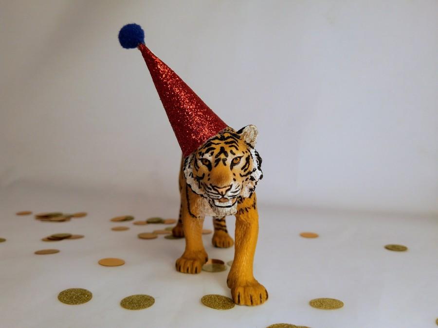 Hochzeit - Tiger party animal, animal cake topper, cake decoration, party supplies, child's birthday.