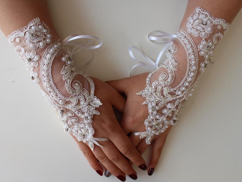 Mariage - White Lace Gloes,Wedding Gloves,Bridal Gloves,Fingerless,Wedding Day GS00950