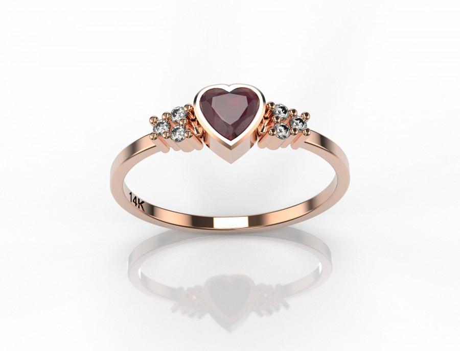 Mariage - Genuine Ruby Rring Heart Ruby Tiny diamond ring Love gift idea bezel heart engagement ring