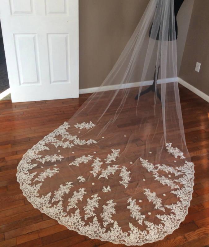 Wedding - High quality beautiful long veil with lace at the edge cathedral lenght white, champagne