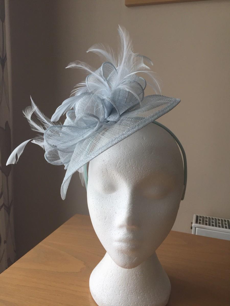 Mariage - Powder Baby Blue Fascinator and Feather Fascinator on a hairband, races, weddings, special occasions, Ascot, Mother of the Bride