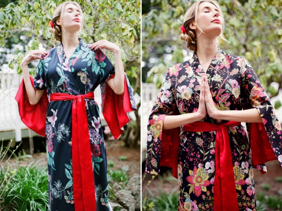 Mariage - The "Haiku". One custom made long Haiku robe in cotton trimmed with satin. Long kimono robe with pockets Long womens robe Lined for modesty.