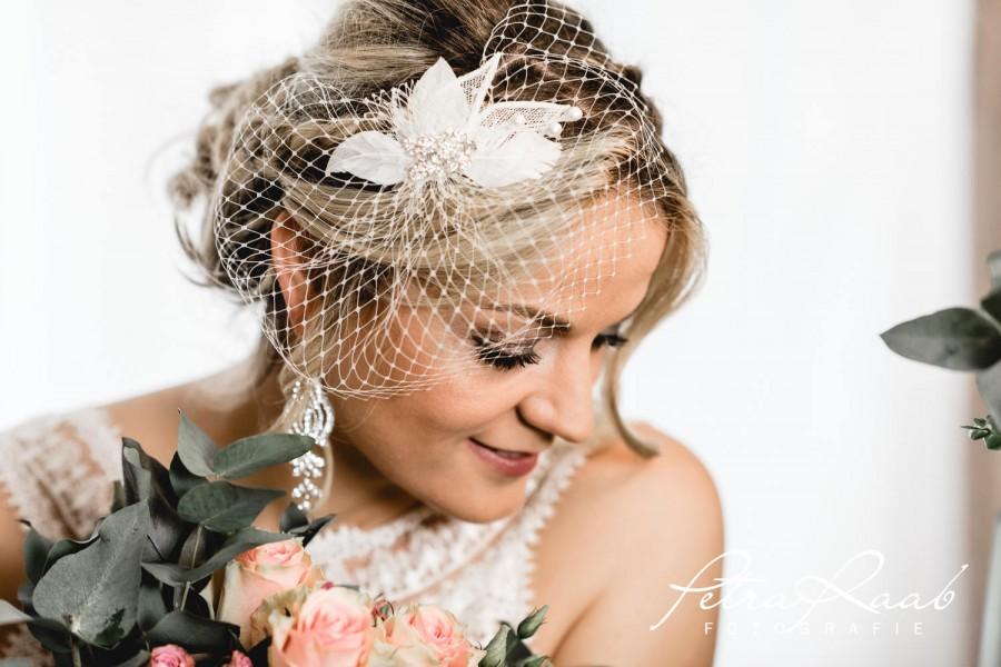 Hochzeit - N1 Bridal Veil, wedding hairstyles, Bohos, bridal hairstyles, hair jewellery, comb, bridal headpieces, Fascination, vintage, ivory