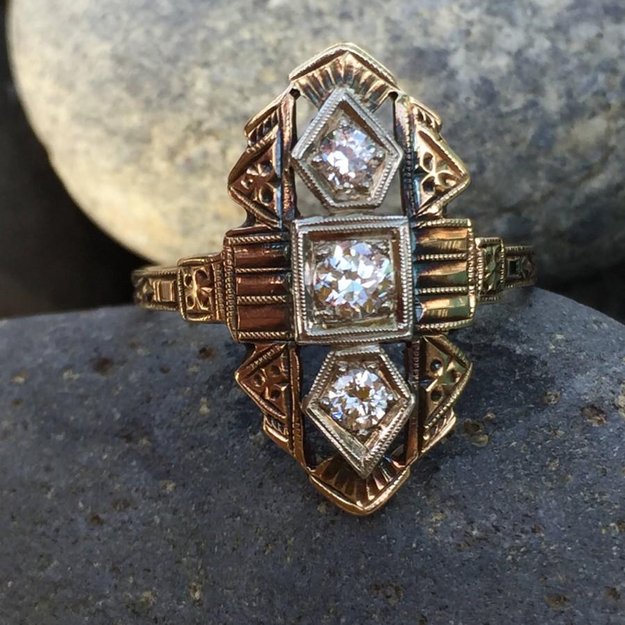 Свадьба - Art Deco 3 Stone Diamond Ring