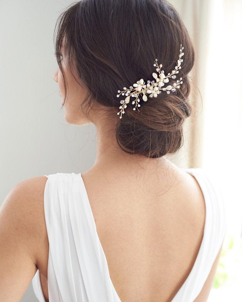 Свадьба - Crystal Swarovski Hair Comb, Silver Wedding Hair Comb, Bridal Comb, Freshwater Pearl Hair Comb, Floral Hair Comb, Bridal Hairpiece ~TC-2051