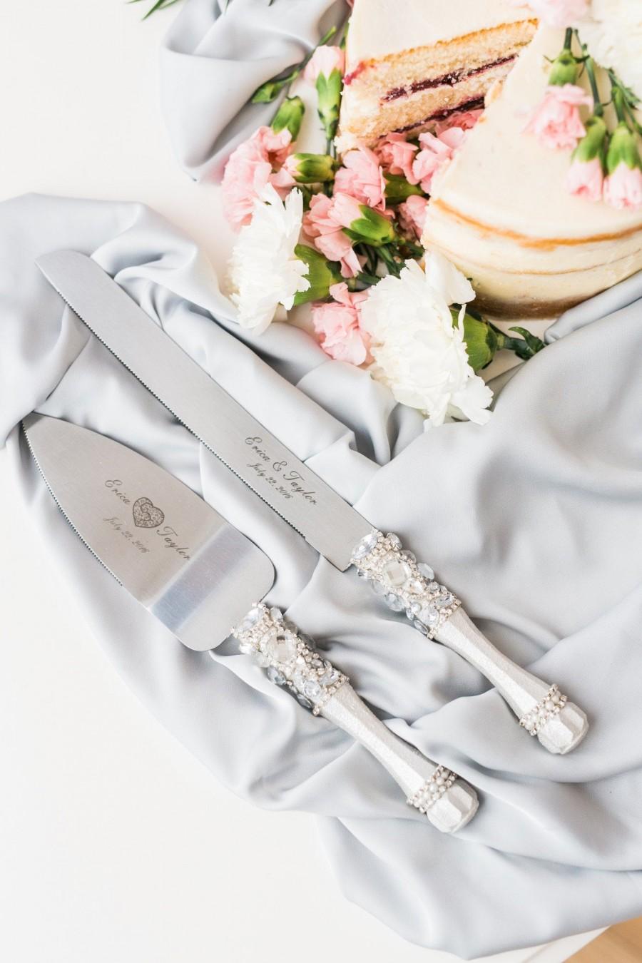 Свадьба - White wedding cake server set Personalized Cake server and knife Laser engraved Wedding cake set Wedding cake cutter set Server and Knife