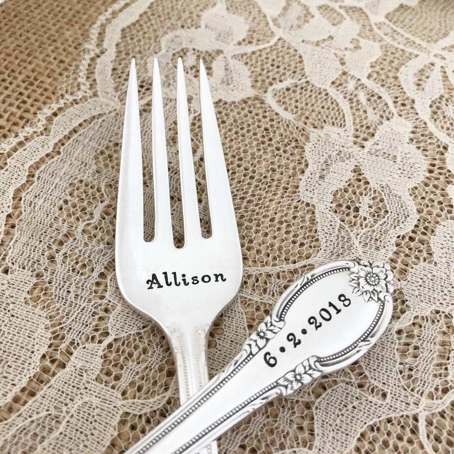 زفاف - Mr. & Mrs. Name / date, vintage wedding "remembrance" forks, hand stamped