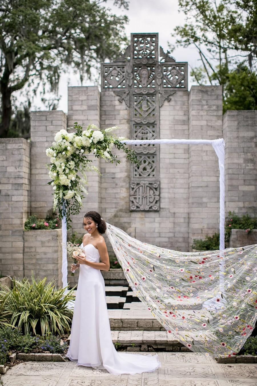 زفاف - Lennox Cathedral Foral Veil, Multi Colored Secret Garden Floral Veil, White Tulle, Embroidered Mesh Wedding Veil