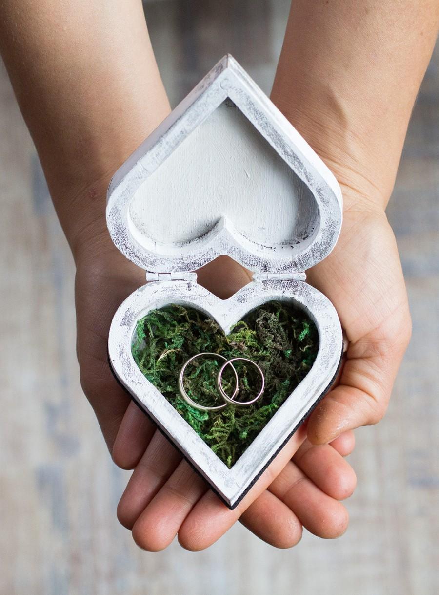 Mariage - Personalized Wedding Ring Box, White Ring Bearer Box Custom Wedding Box Heart shaped ring box Engagement Box Proposal box Pillow Alternative