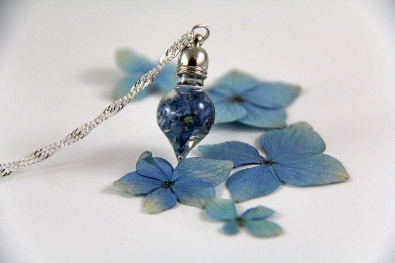زفاف - Vial Necklace - Terrarium Necklace- Tiny Necklace - Dainty Necklace - Hydrangea Necklace - Real Flower Necklace - Pressed Flower Necklace