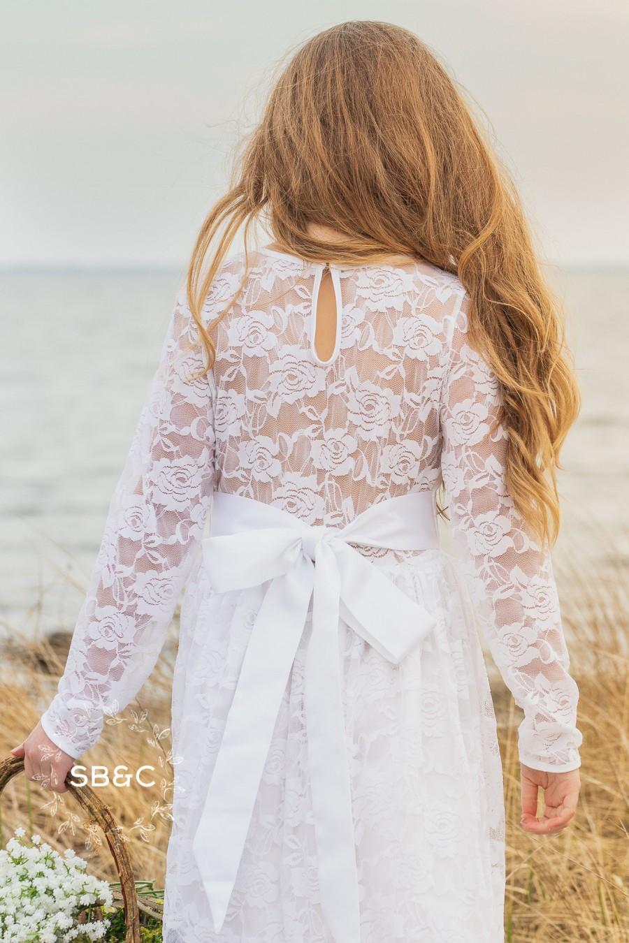Свадьба - Bella- White Flower Girl Dresses-Rustic Flower Girl Dress-Vintage girl dress-Country girl Dress- Communion Dress-Lace girl dress