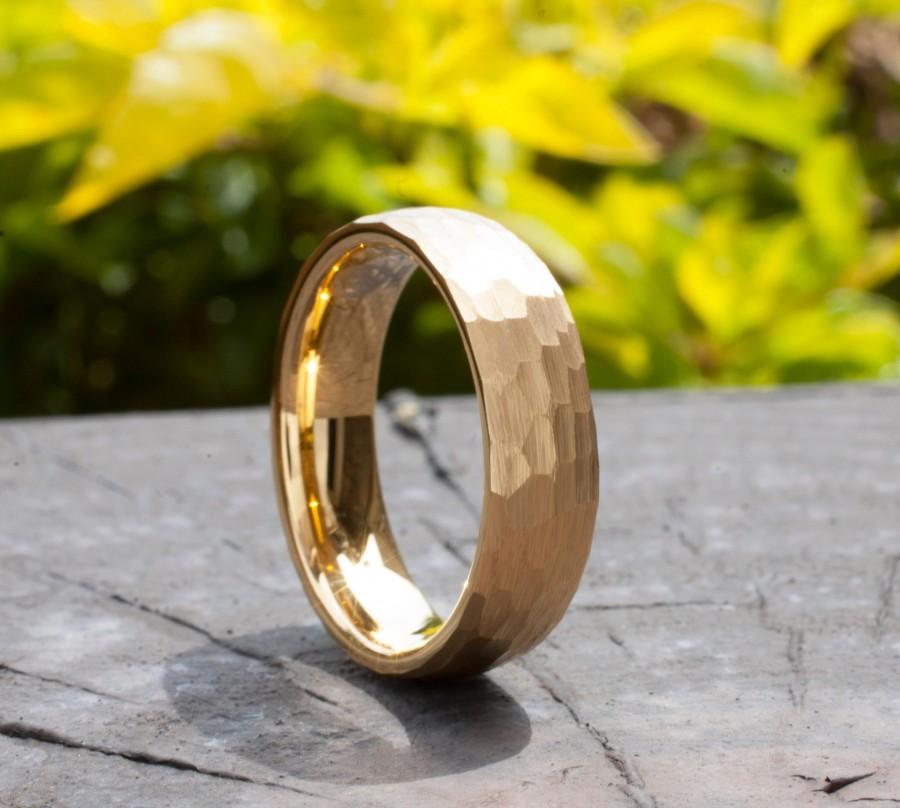 زفاف - Hammered Gold Tungsten Ring Men Women Wedding Band 6MM Yellow Classic Elegant Brushed Design Size 5 to 14 His Her Anniversary Promise Gift