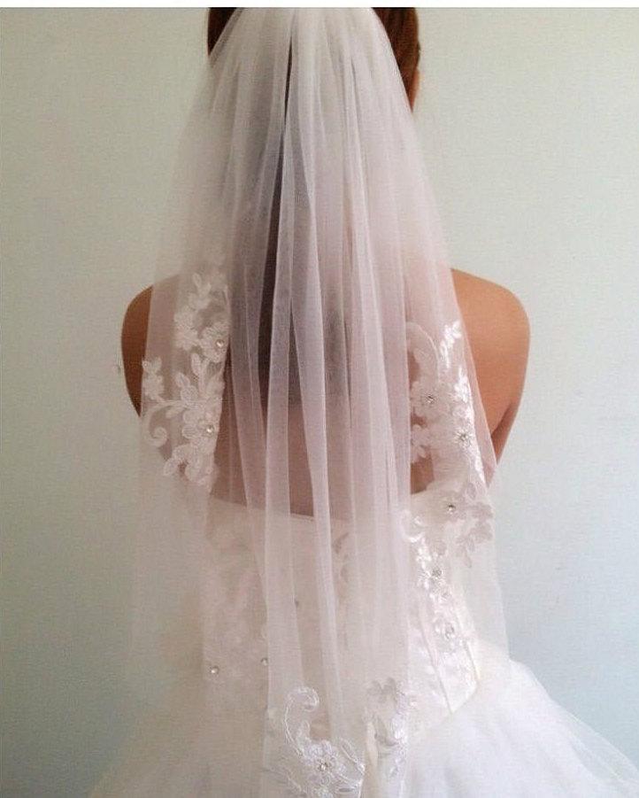 Mariage - ON SALE 1 tier Fingertip Lace Veil- Elbow Lace Veil-Hip Lace Veil-Short Lace Veil-1 tier Lace Fingertip Wedding Veil-Embroidery Lace Veil BL