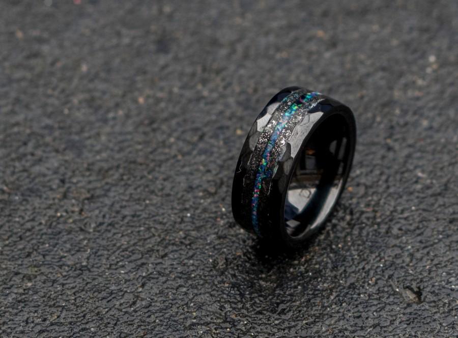 زفاف - Black Hammerd ceramic ring, wedding, mens wedding band, opal ring, boyfriend gift, tungsten ring, meteorite, meteorite ring, ceramic ring.