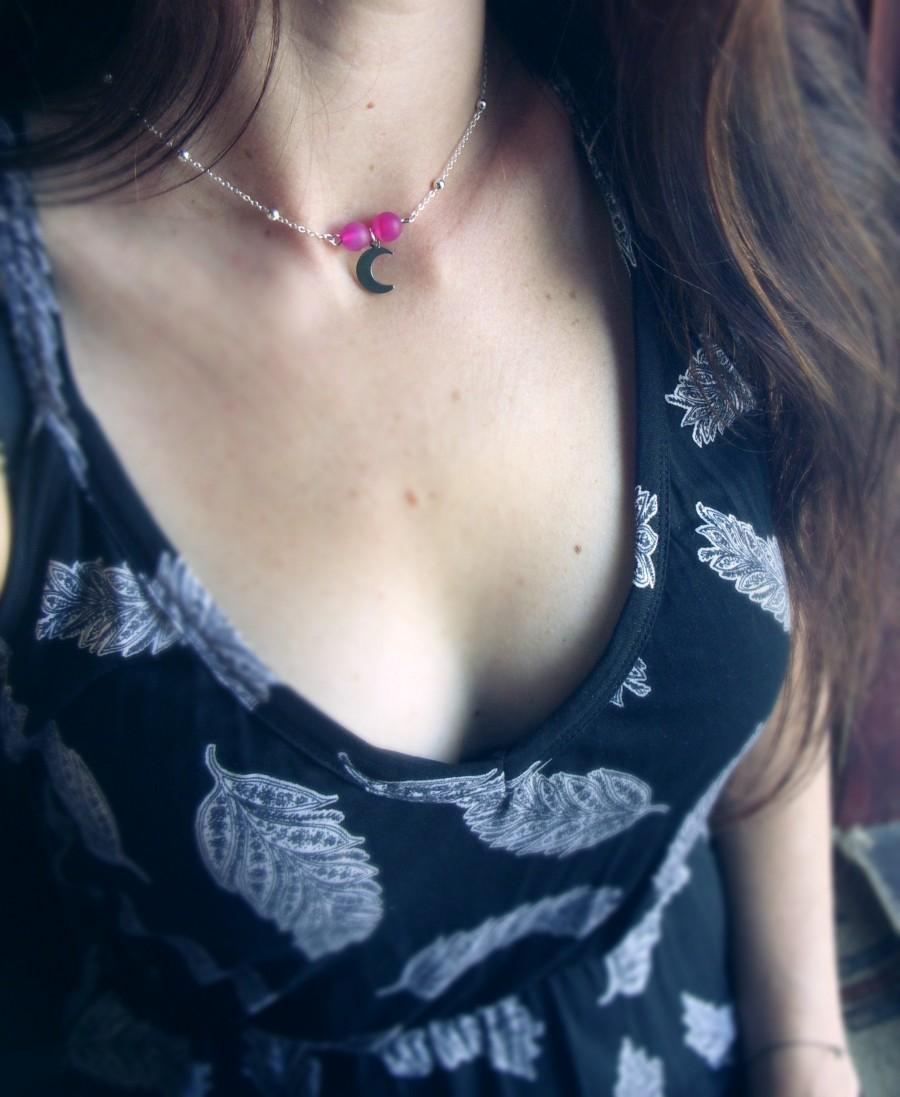 Mariage - Crescent moon beaded necklace, Amaranthine agate beads