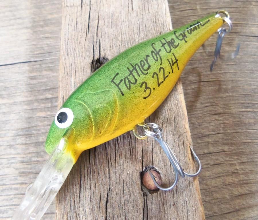 Hochzeit - Grooms Father Brides Father Dad of Groom Daddy of Bride In Laws Wedding Gift Handwritten Fishing Lure Grooms man Grandpa Uncle Brother Men