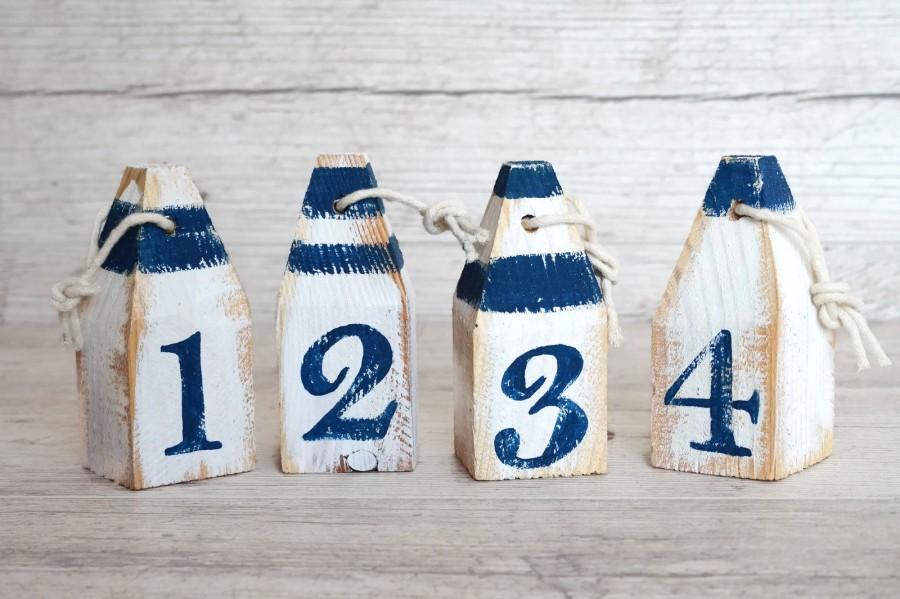 Mariage - Nautical table numbers, lobster buoys, wedding centerpiece for table, beach themed wedding decor