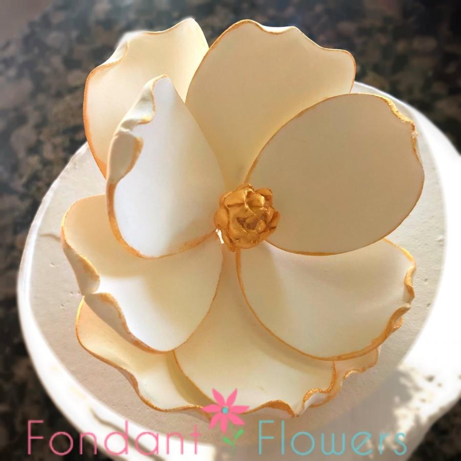 Hochzeit - Magnolia Sugar Flower Gumpaste 4.5" White Cake Topper (Sold Individually)