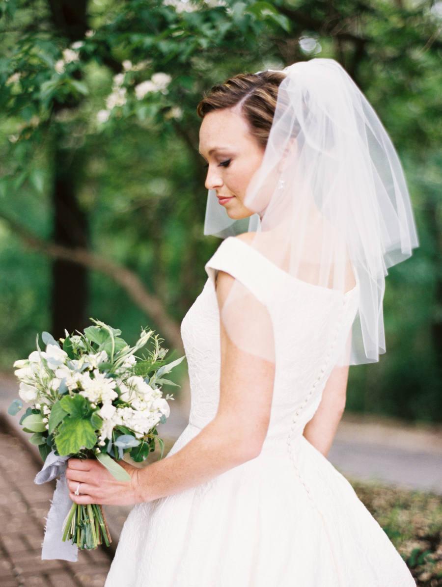 زفاف - Short bridal Veil, Shoulder Wedding Bridal Veil, ivory Wedding veil, Shoulder length double veil, Blusher Veil, Flyaway veil , Retro Bride