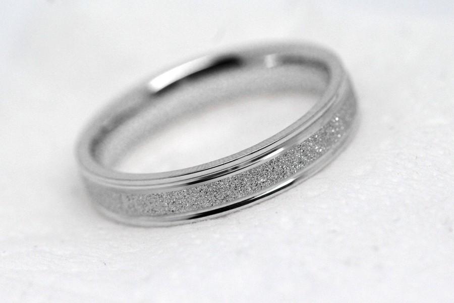 زفاف - 4 mm 925 Sterling Silver Wedding Band for Men or Women, Thin Wedding Ring, Stone finish, Narrow White Yellow Rose Gold or 925 Silver, 0020