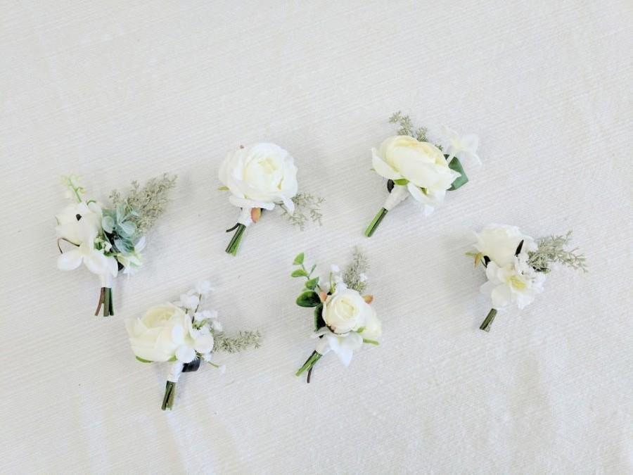 Hochzeit - Boutonniere, Wedding Flowers, Silk Flowers, Wedding Boutonniere, Silk Flower Boutonniere, Flower Boutonniere, The Faux Bouquets