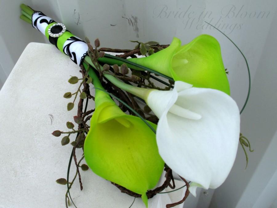 Hochzeit - Bridal bouquet - Bridesmaid bouquet - Lime green white real touch calla lily Flower girl bouquet - Damask wedding flowers