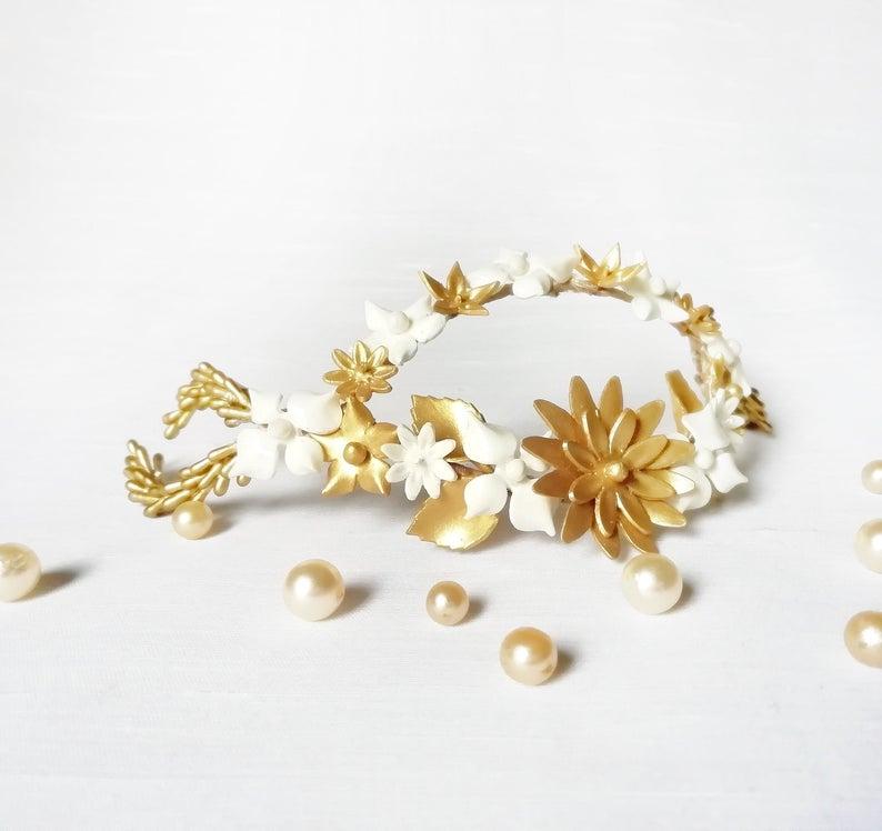 Mariage - Gold and white bridal hair comb, Flower bridal hairpiece, Bridal hair accessory, Boho wedding, Beach wedding, Rustic wedding, PP-001