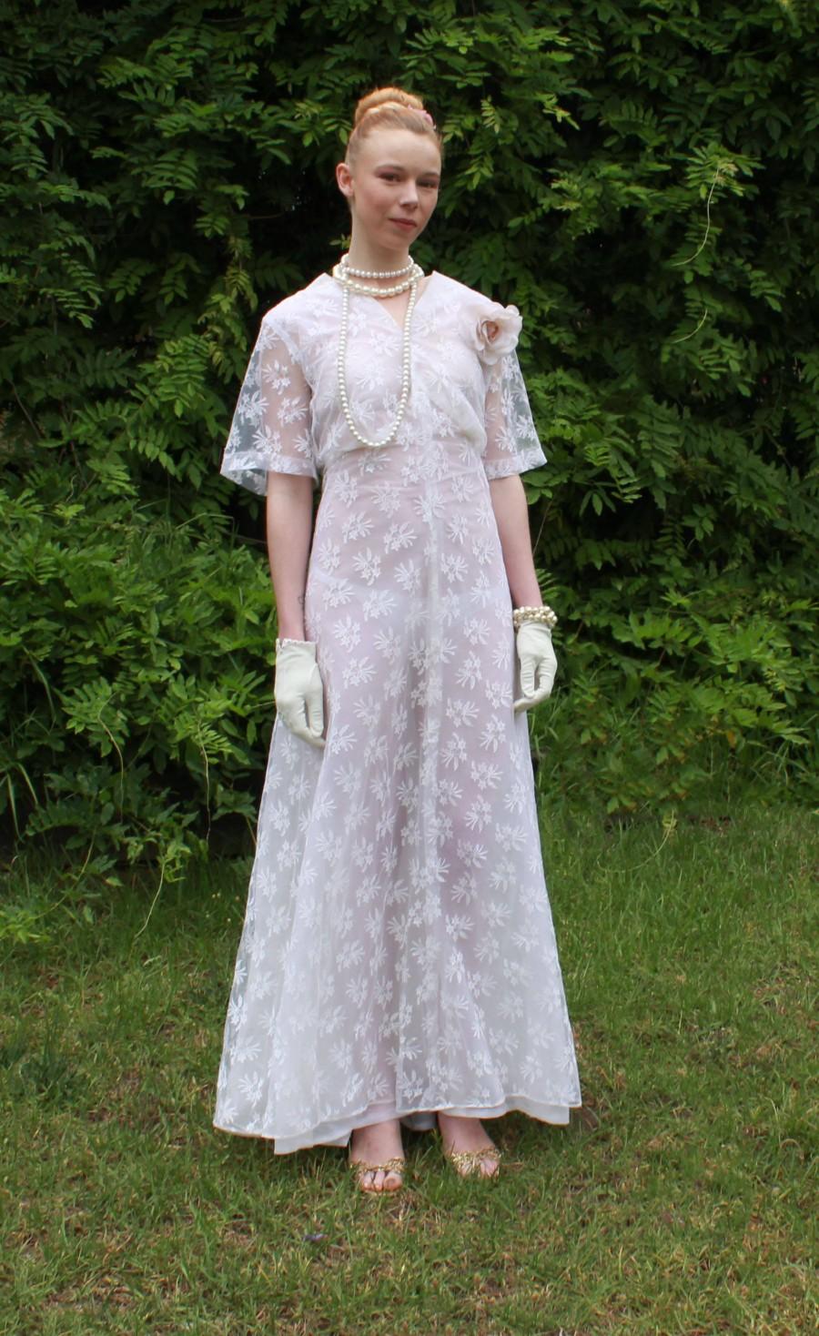 Mariage - Vintage 1960's/1970's Lace Wedding Dress/Prom Dress - size 10 - 12/Med