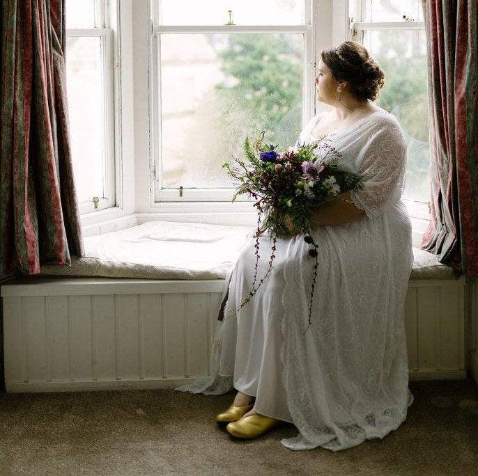 Свадьба - Curve and Plus size Ivory bat sleeves Maxi lace  Wedding Dress,  Ivory Lace Maxi Wedding Dress, Country Wedding Lace Dress,1044