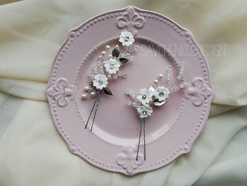 Свадьба - Set of 2 flower hair pins,Crystal Bridal hair pins,white floral Crystal Hair Piece, Boho bridesmaid gifts, Flower girl Leaf hair accessories