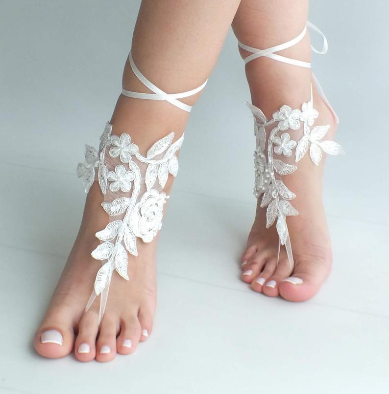 Mariage - Ivory barefoot sandals, Lace barefoot sandals, Wedding anklet, Beach wedding barefoot sandals, Bridal sandals, Bridesmaid gift, Beach Shoes