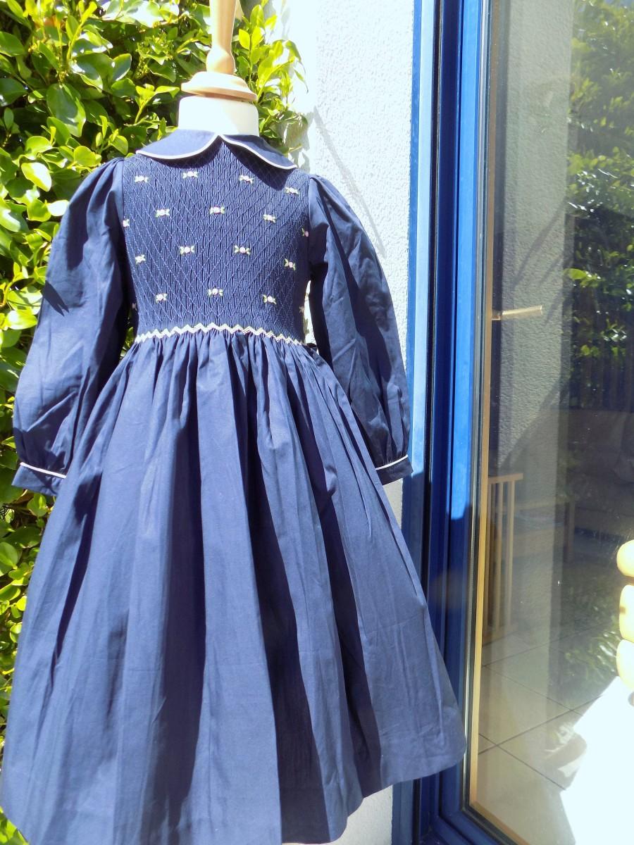 Hochzeit - Dress smocked girl, cotton, blue dress, long sleeves, Peter Pan collar, Blue Navy, pink, hand done smocking, hand embroidered birthday, wedding