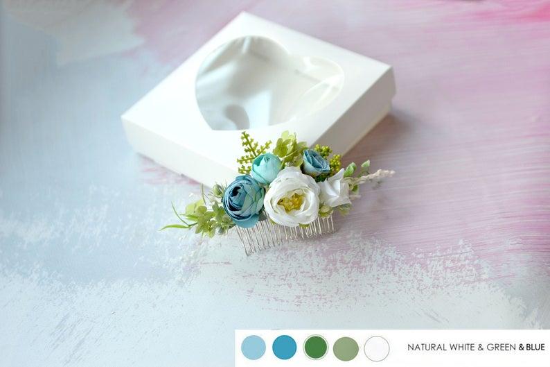 زفاف - White blue wedding fascinator, Floral hair comb, Wedding flowers hair piece, Blue Greenery hair comb, Bride flower comb dried hydrangea